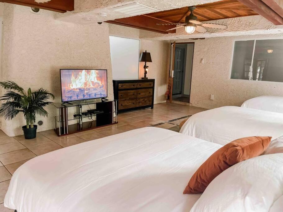 *Entertainment Villa* 5Min To Strip Optional Heated Pool Jacuzzi! ラスベガス エクステリア 写真